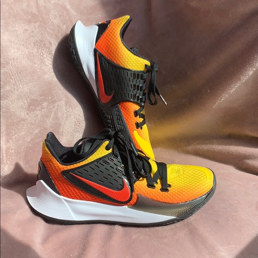 NIKE Kyrie Low 2 “Sunset”